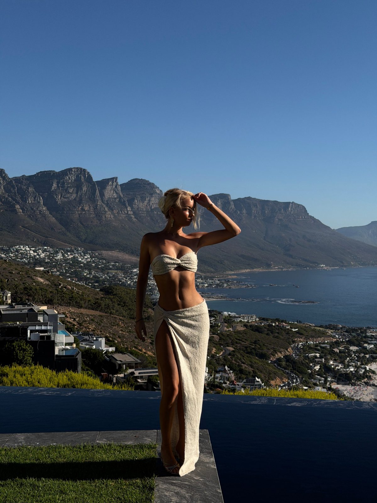 Lilli overlooking the coast and mountains